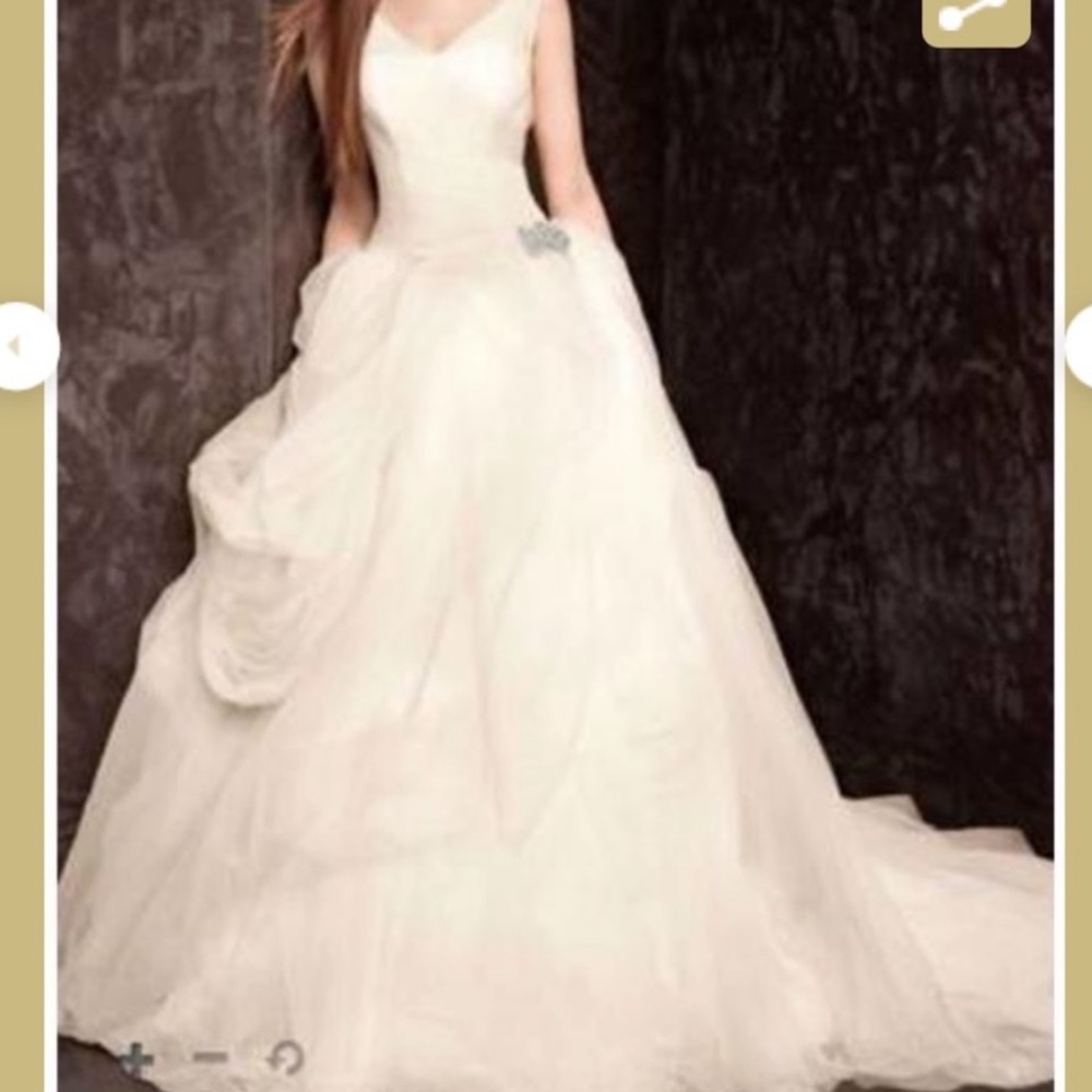 VERA WANG IVORY TULLE BALL GOWN